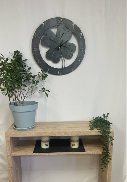 AR0551 Pendule Trèfle
